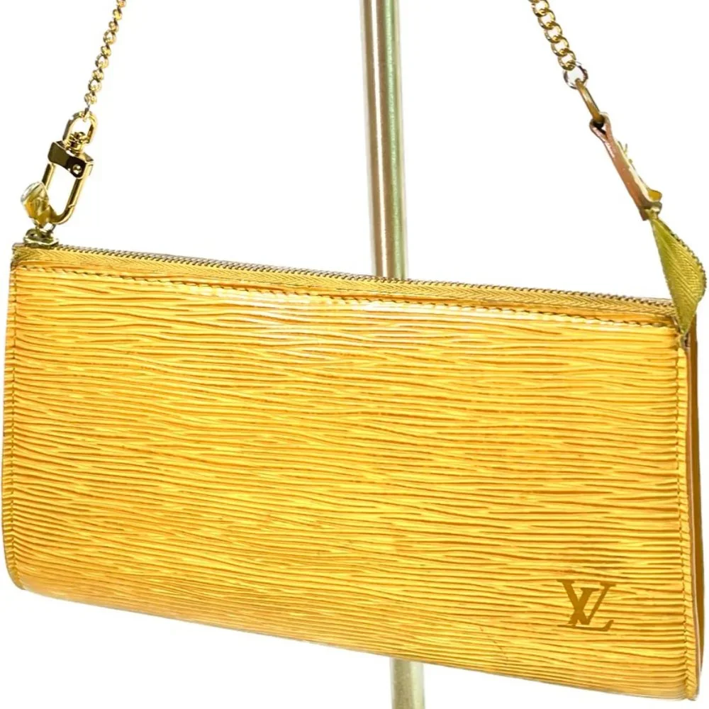 Auc Louis Vuitton vintage Yellow Epi Leather Pochette Clutch Bag